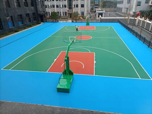 丙烯酸球场篮球场地坪漆 水性丙烯酸地坪施工产品特点 :水性材料,环保